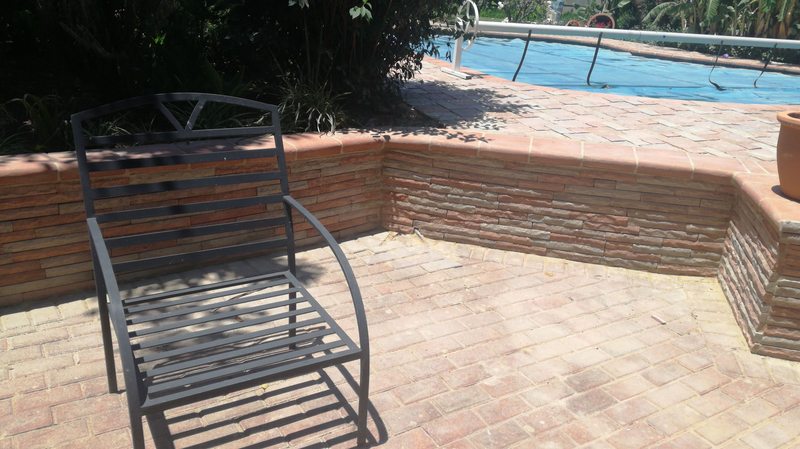 Ribbon cladding retaining wall in Meyersdal
