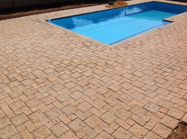 3-size cobble pool surround in Alberton
